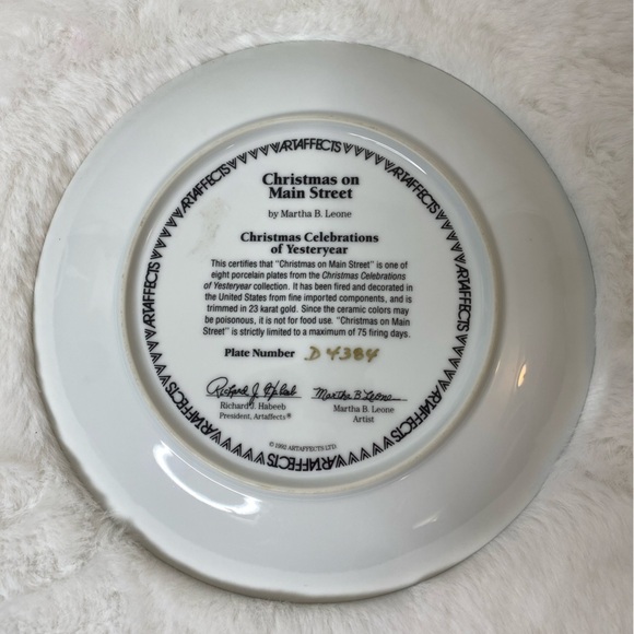 Christmas On Main Street Plate Martha B. Leone Celebration of Yesteryear - Picture 4 of 5